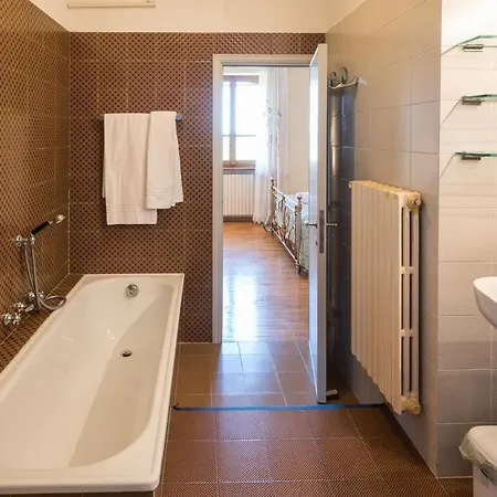 Villa Giola B&B Alojamento de Acomodação e Pequeno-almoço *