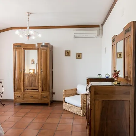 Villa Giola B&B Alojamento de Acomodação e Pequeno-almoço *
